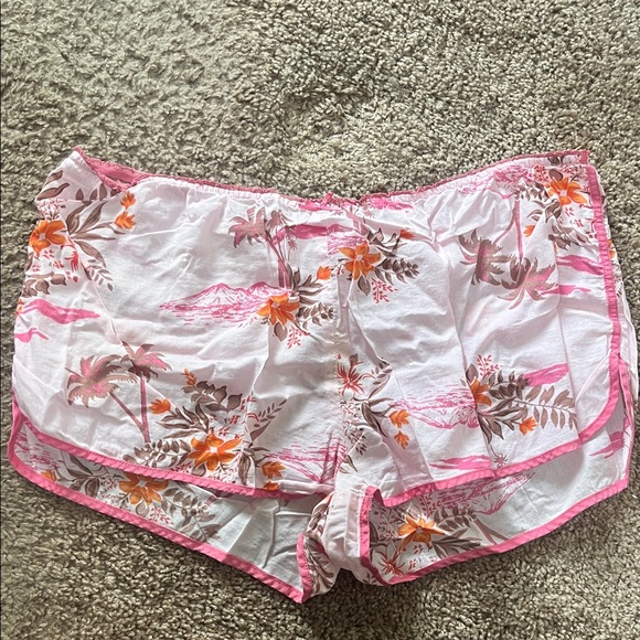 Floral Print Shorts with Pink Trim - Picture 3 of 6